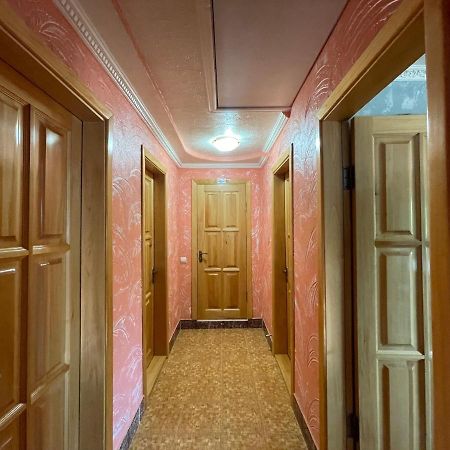 Villa Aeroport Розовый Дом Kischinau Exterior foto